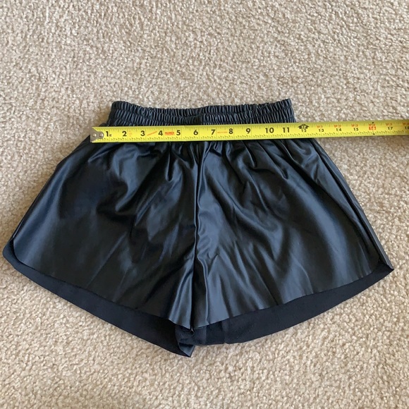 Tobi faux leather shorts - Picture 2 of 3